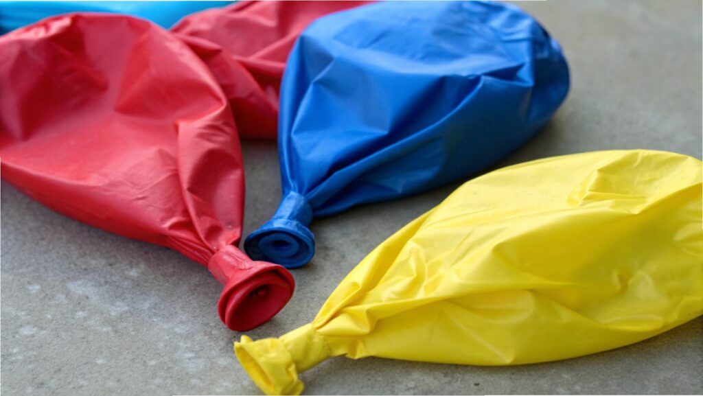 Latex balloons wrinkling