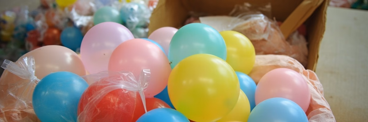 Water balloon export packaging bags carton and woven bag checked before shipment