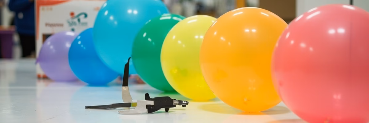Latex balloon quality inspection table for wholesale shipment